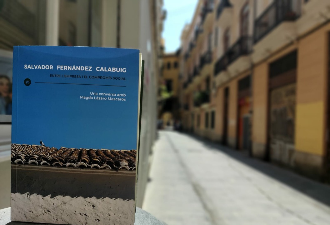 La periodista Magda Lázaro Mascarós entrevista, compila y transcribe la vida de Salvador Fernández Calabuig 