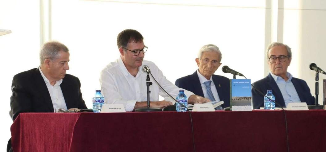 El Magnànim presentó el libro de Salvador Fernández Calabuig en Torrent