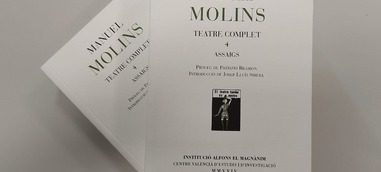 El quart volum del Teatre complet de Manuel Molins recopila els seus textos assatgístics